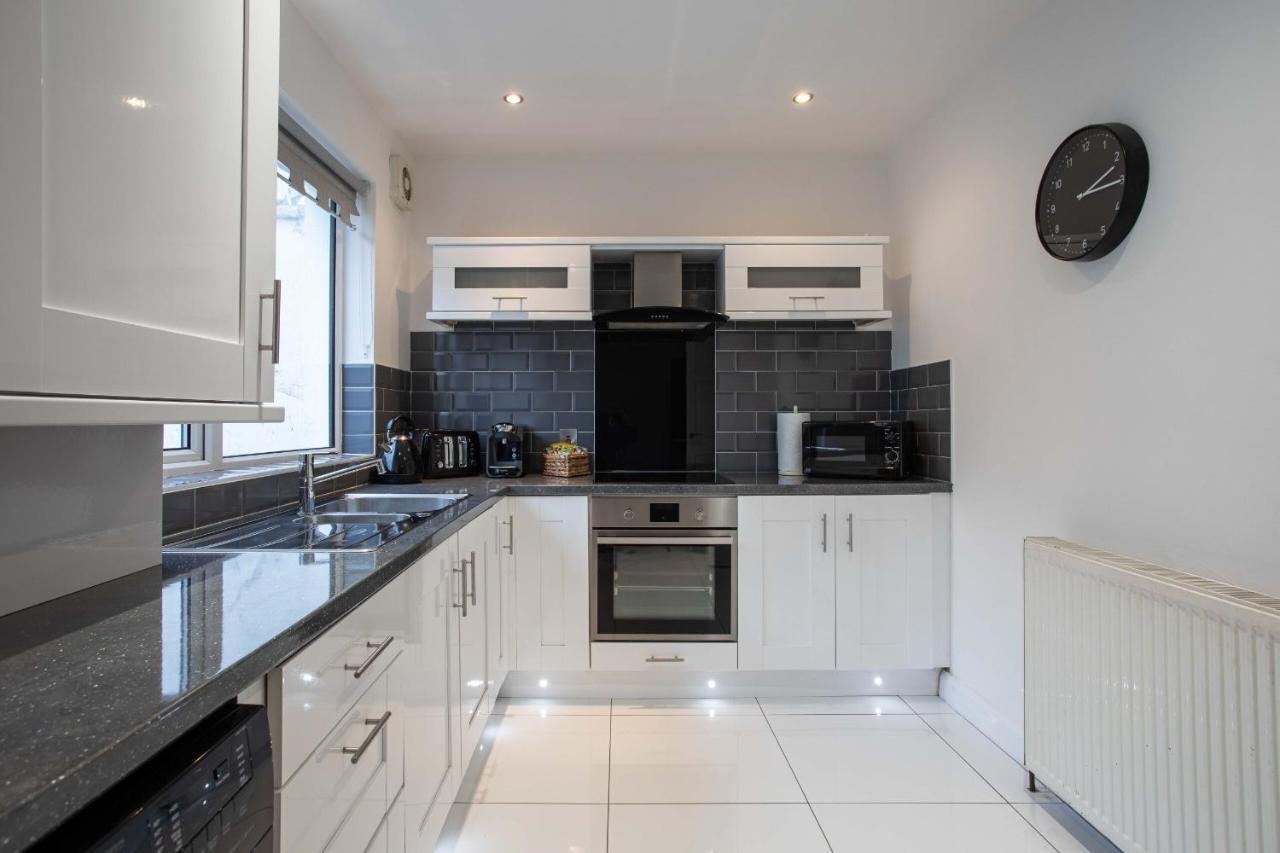 Refurbished Home, 8 Mins To Cc Belfast Buitenkant foto