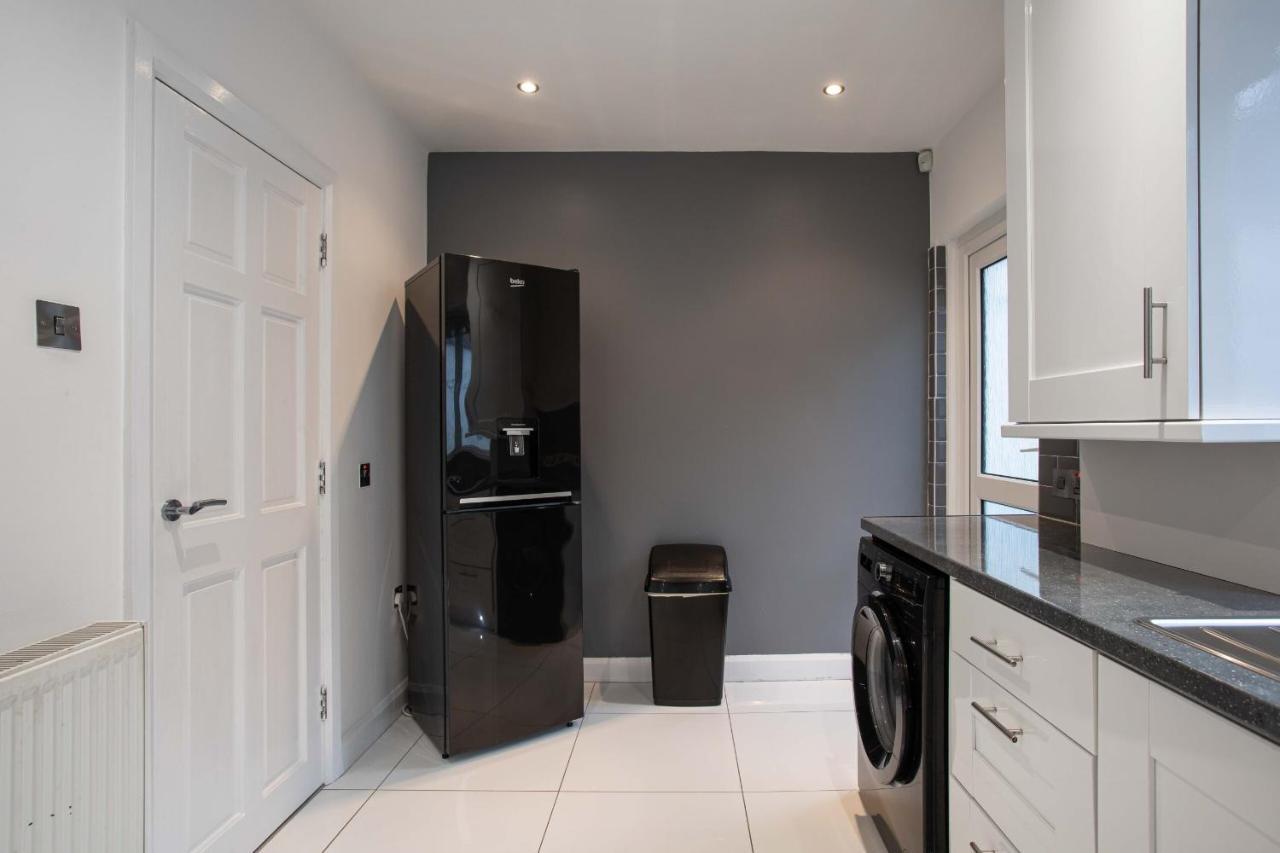 Refurbished Home, 8 Mins To Cc Belfast Buitenkant foto