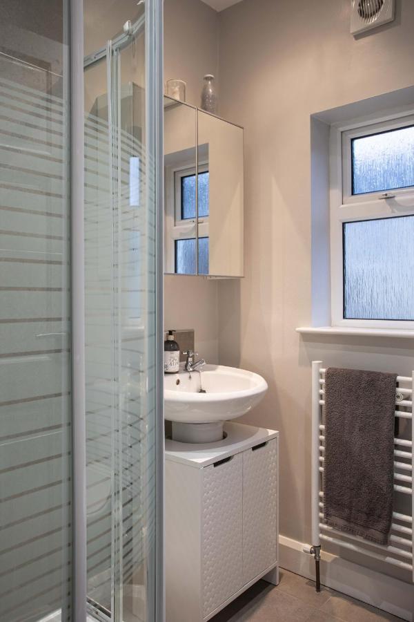 Refurbished Home, 8 Mins To Cc Belfast Buitenkant foto
